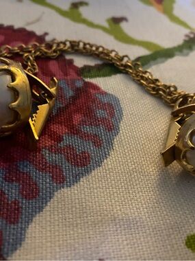 (BB1A) Vintage Mid Century Gold-Tone Settings With Moonstone Sweater Clip